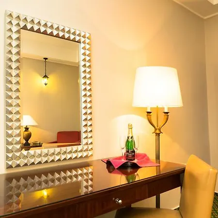 Hotell Mira 3*