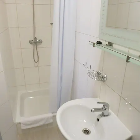 Отель Mira